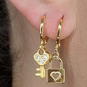 Brinco Duo Argolinha Chave e Cadeado Banhado em Ouro 18k (DU0007)