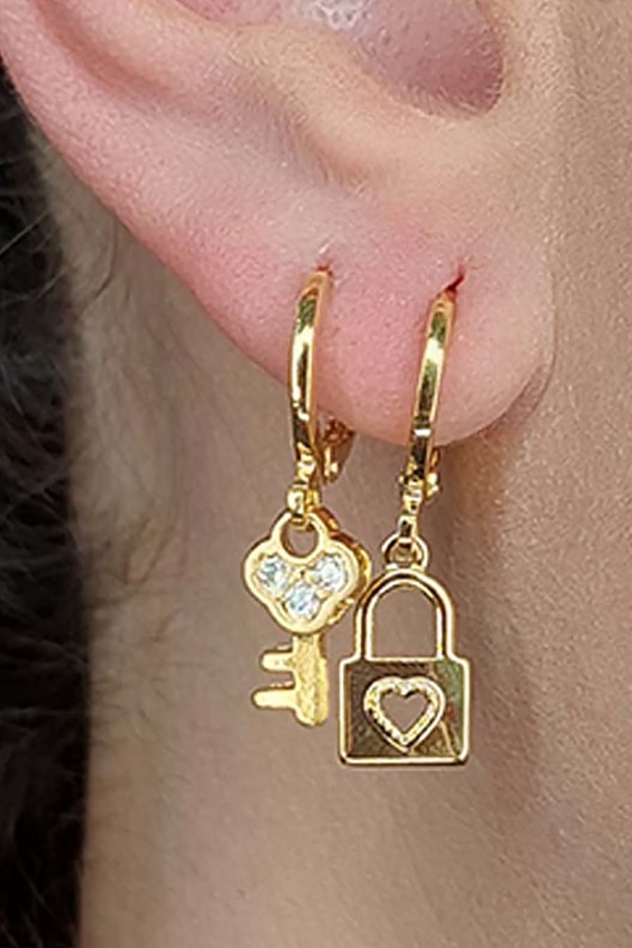 Brinco Duo Argolinha Chave e Cadeado Banhado em Ouro 18k (DU0007)